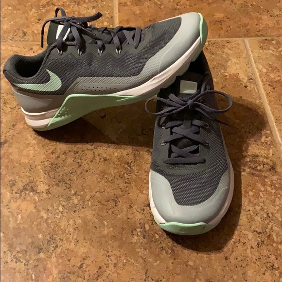 Nike Shoes - Picture 4 of 4